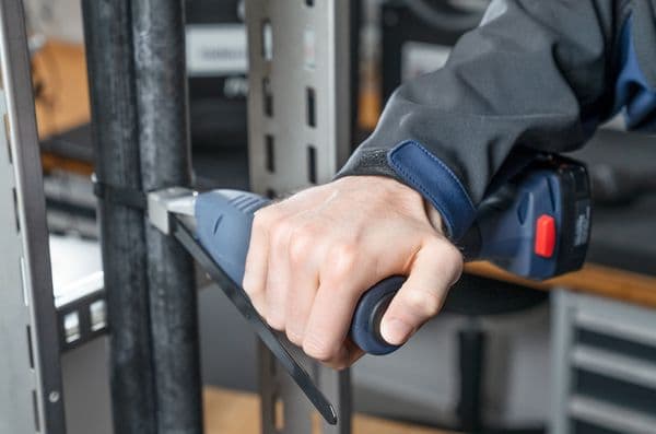 Battery-powered tool for tensioning and cutting cable ties 8