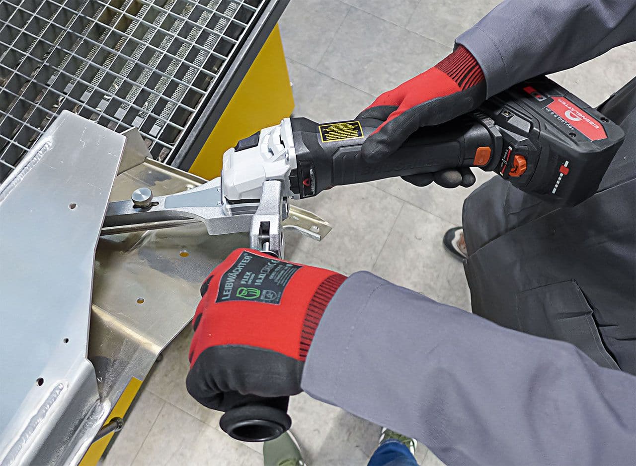 BAND-IT AKKU BRUSHLESS basic machine in case, without batteries, charging station and tools 3