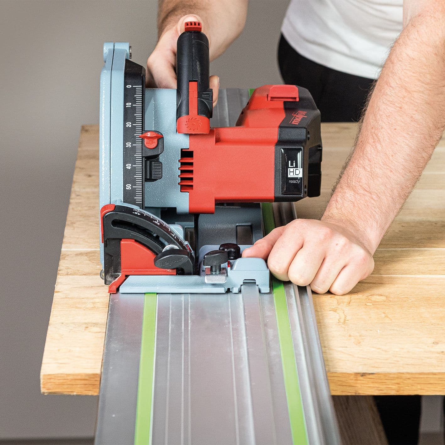 Cordless Plunge-Cut Saw MT 55-18 PURE in the MAX3 2