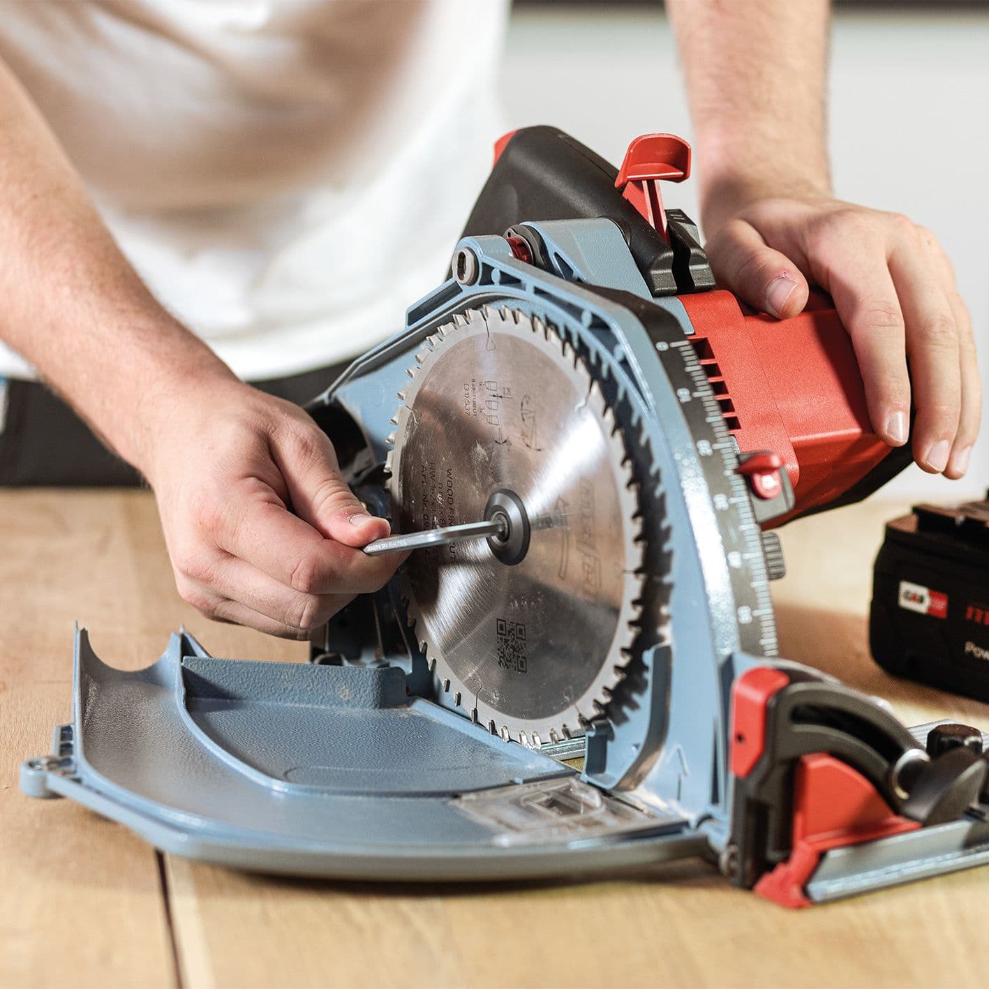Cordless Plunge-Cut Saw MT 55-18 PURE in the MAX3 3